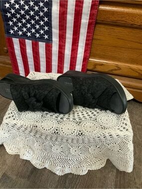 Life Stride Black Knotted Slide Mules